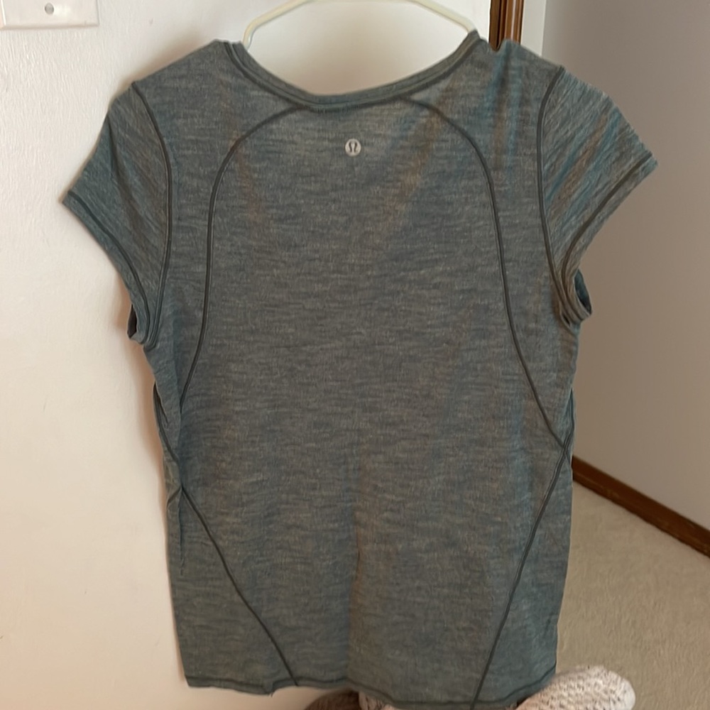 Lululemon tee